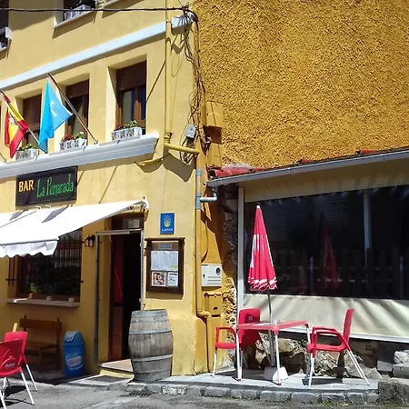 Auberge de jeunesse La Pumarada Restaurante *