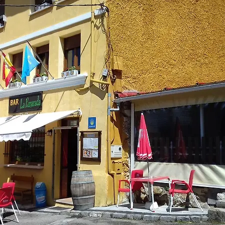 Hostal La Pumarada Restaurante *