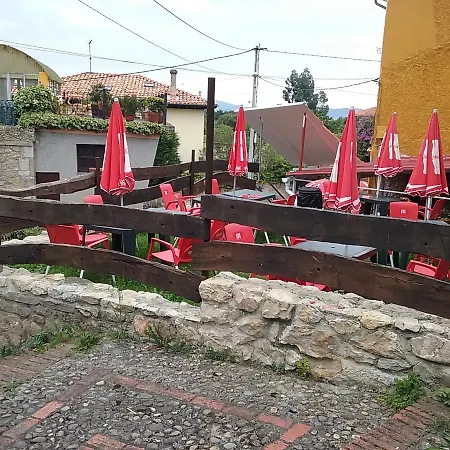 Vandrerhjem La Pumarada Restaurante