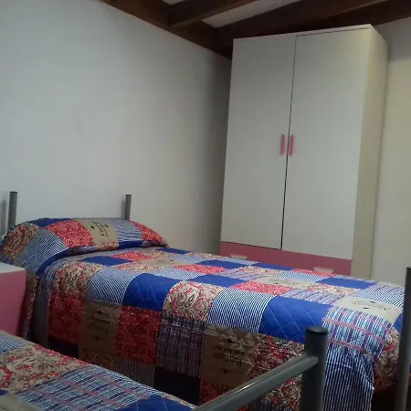 Auberge de jeunesse La Pumarada Restaurante Caravia